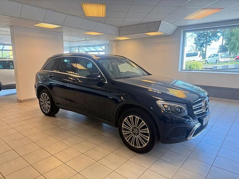 Begagnad Mercedes GLC350 Luxury 327 HK (240 kW) 2017 Mörkblå SUV