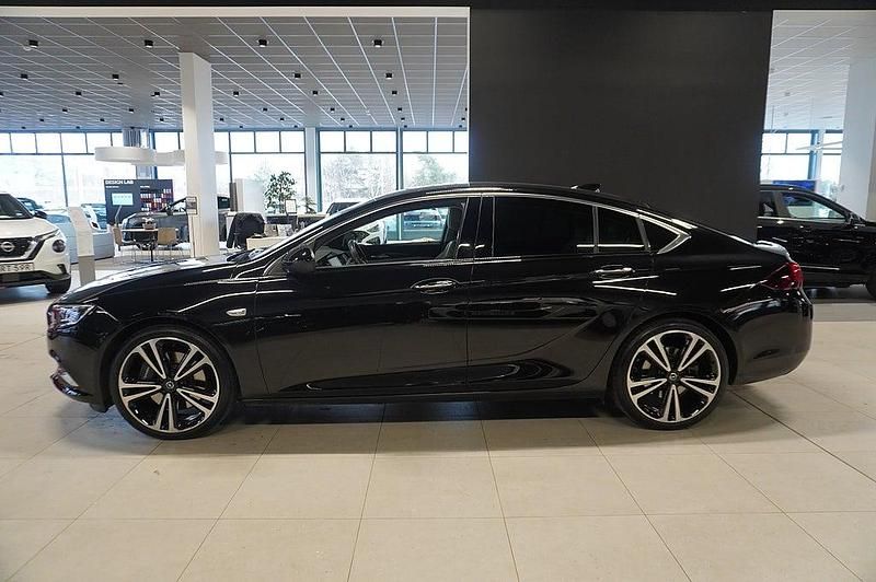 Begagnad Opel Insignia Sport 260 HK (191 kW) 2017 Svart Sedan