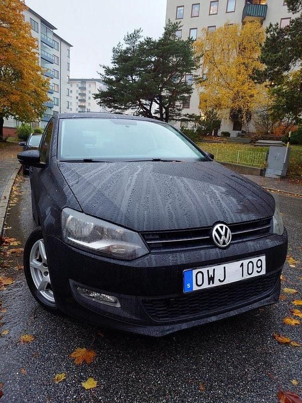 Svart Begagnad 2010 VW Polo Halvkombi | 47 500 kr (Marknadspris) - Bild 1/4
