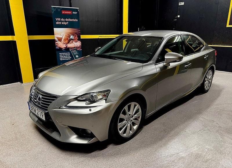 Begagnad Lexus IS300h Executive Line 220 HK (161 kW) 2014 Ljusgrå Sedan