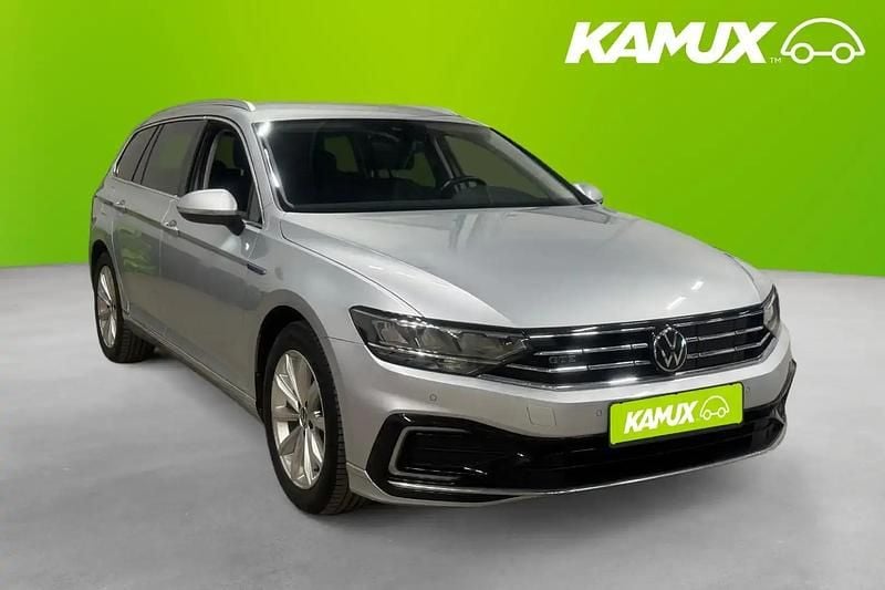 Begagnad VW Passat GTE 156 HK (114 kW) 2023 Silver/grå Kombi