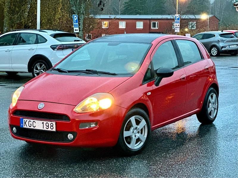 Röd Begagnad 2012 Fiat Punto Halvkombi | 33 000 kr - Bild 1/4