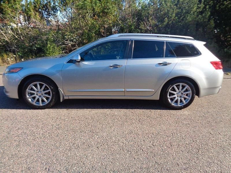 Silver Begagnad 2010 Honda Accord Executive Kombi | 78 000 kr (Bra pris) - Bild 1/4