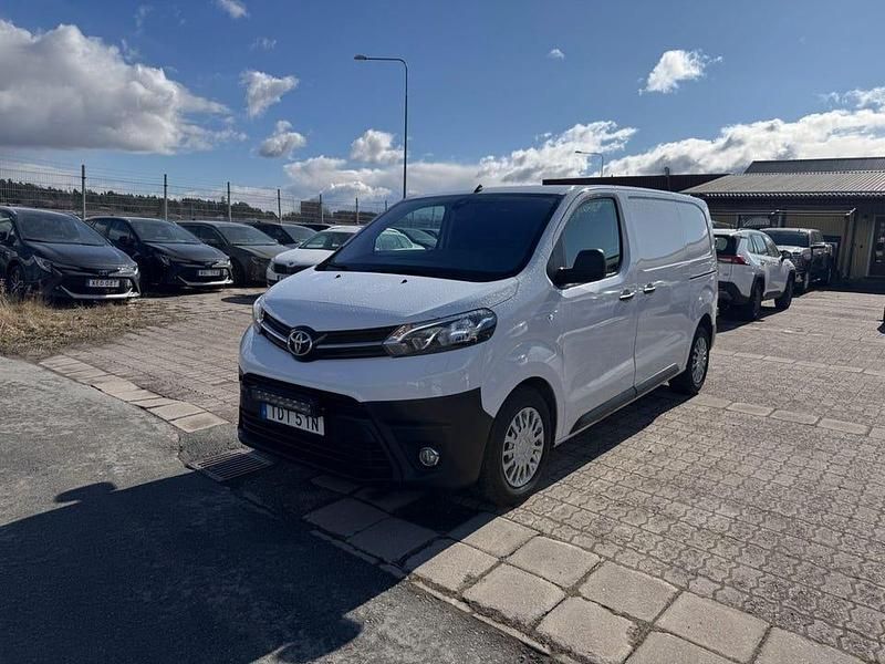 Vit Begagnad 2023 Toyota Proace Van | 189 900 kr (Superpris) - Bild 1/4