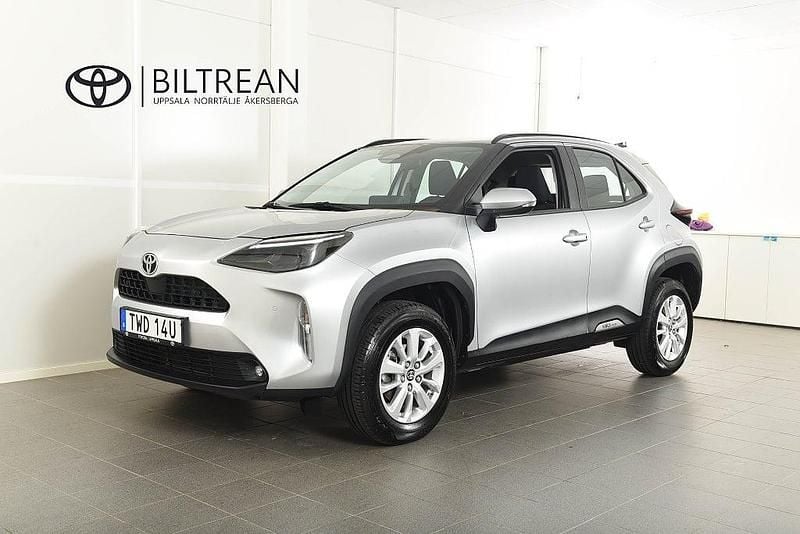 Silver Begagnad 2024 Toyota Yaris Hybrid Active | 249 900 kr (Marknadspris) - Bild 1/4