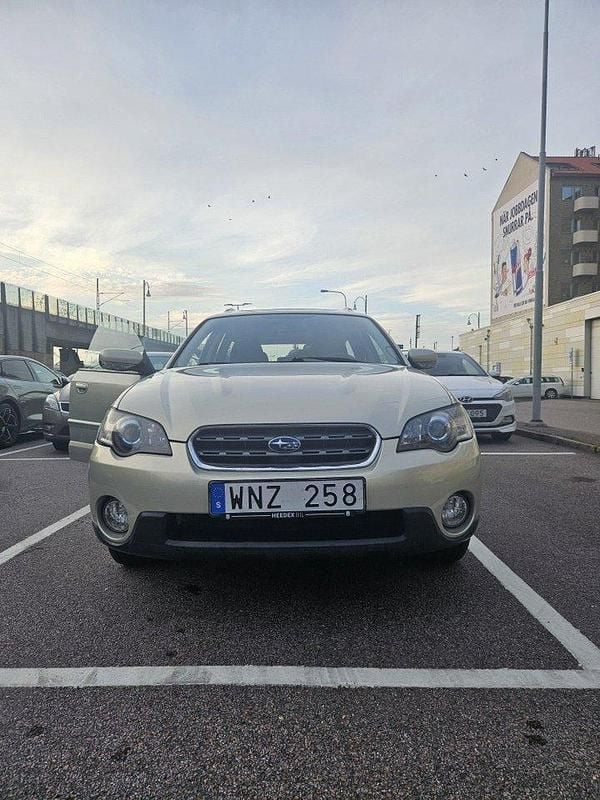 Gul Begagnad 2005 Subaru Outback SUV | 63 000 kr (Lite dyr) - Bild 1/4
