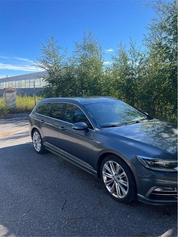 Grå Begagnad 2016 VW Passat GT Kombi | 190 000 kr (Marknadspris) - Bild 1/4