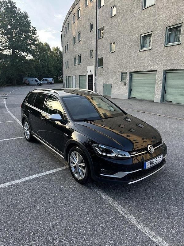 Svart Begagnad 2018 VW Golf Alltrack Kombi | 209 000 kr (Bra pris) - Bild 1/4