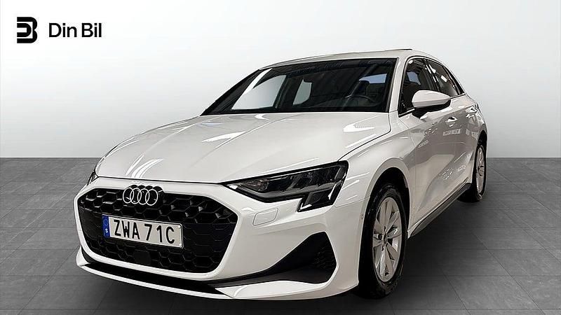 Vit Begagnad 2025 Audi A3 Sportback Proline Halvkombi | 309 000 kr (Marknadspris) - Bild 1/4
