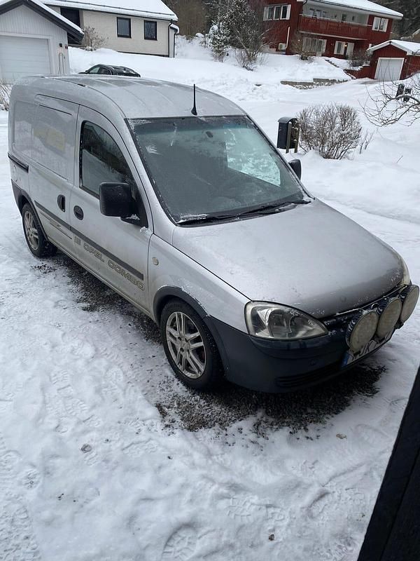 Begagnad Opel Combo 75 HK (55 kW) 2005 Van