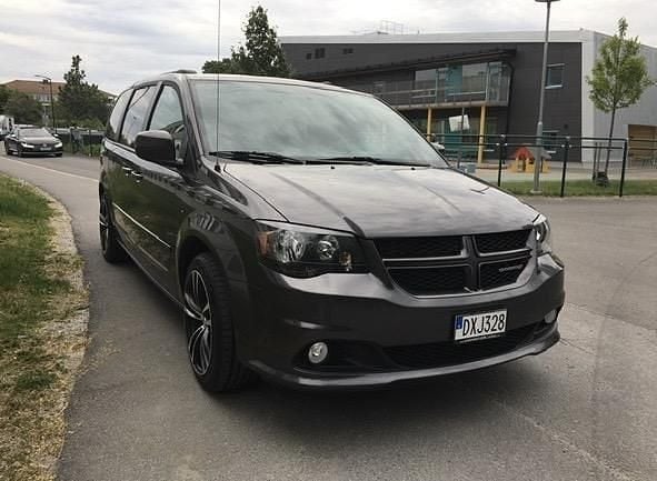 Grå Begagnad 2017 Dodge Grand Caravan Minibuss | 269 000 kr - Bild 1/4