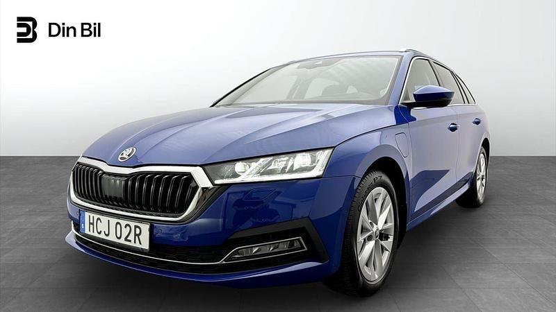 Blå Begagnad 2023 Skoda Octavia Comfort Kombi | 337 900 kr (Marknadspris) - Bild 1/4