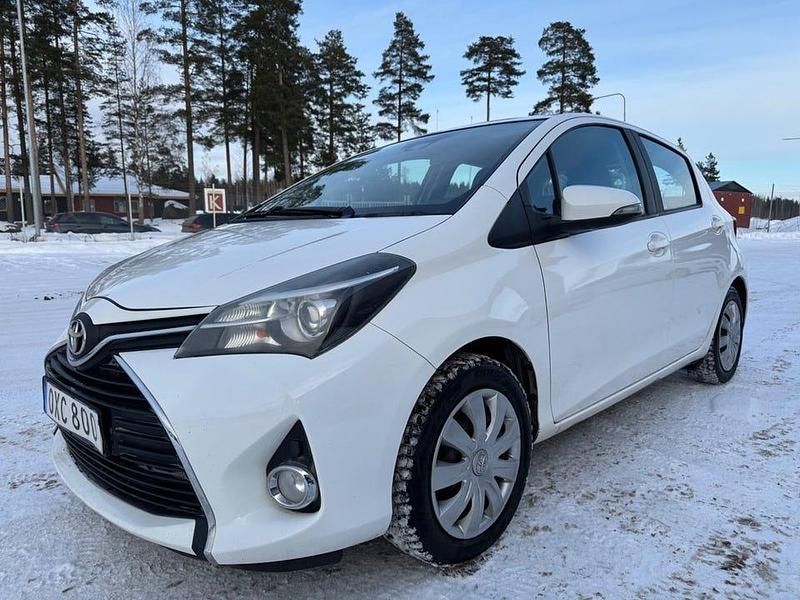Begagnad Toyota Yaris Active 99 HK (72 kW) 2016 Vit Halvkombi