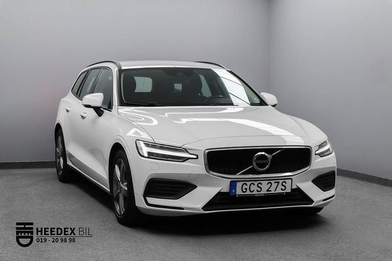 Vit Begagnad 2020 Volvo V60 Momentum Kombi | 209 900 kr (Marknadspris) - Bild 1/4
