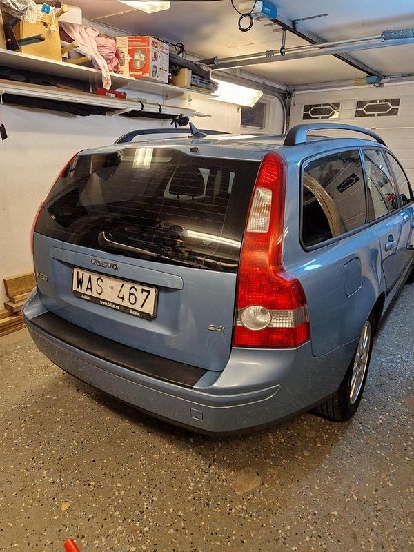 Blå Begagnad 2005 Volvo V50 Kombi | 29 500 kr (Marknadspris) - Bild 1/4