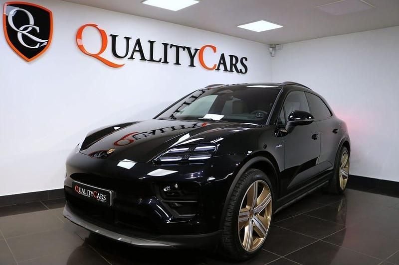 Svart Begagnad 2024 Porsche Macan 4 Electric SUV | 1 199 000 kr - Bild 1/4