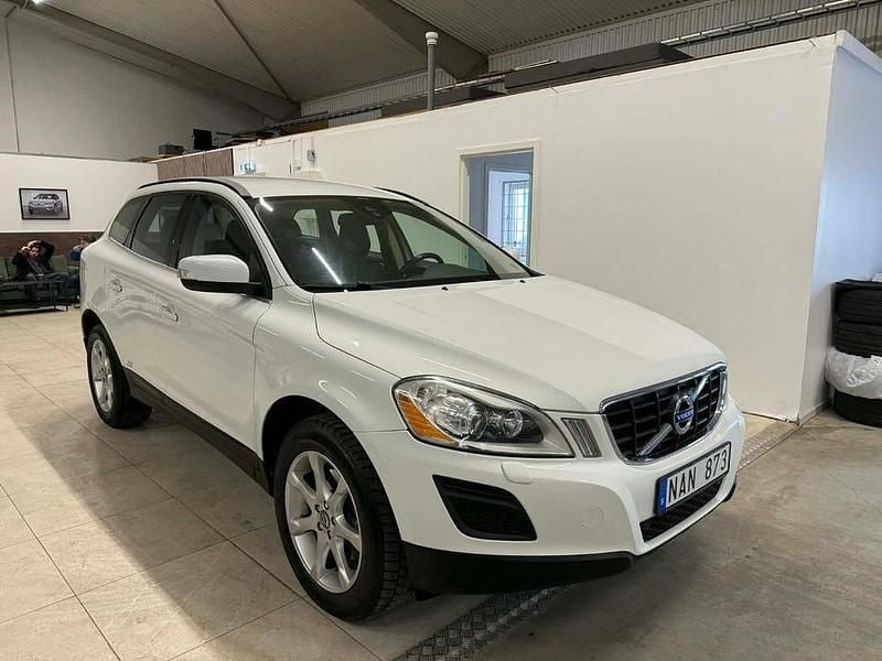 Begagnad Volvo XC60 Momentum 163 HK (119 kW) 2012 Vit SUV