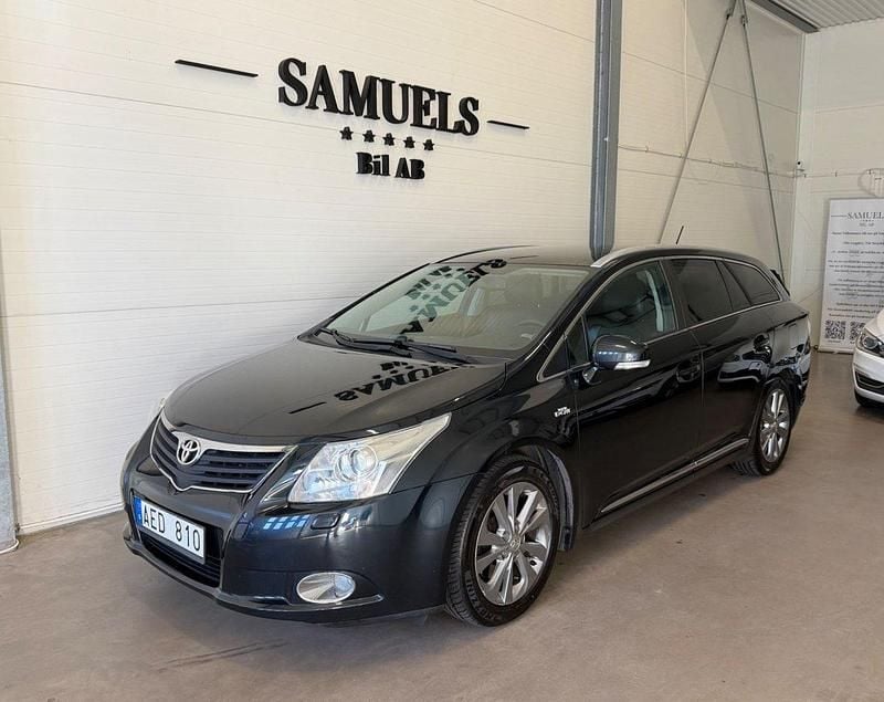 Mörkblå Begagnad 2010 Toyota Avensis Premium Kombi | 89 900 kr (Marknadspris) - Bild 1/4