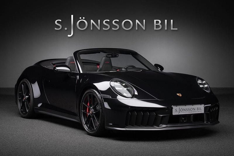 Svart Ny 2025 Porsche 911 Carrera GTS Cab | 2 195 000 kr (Marknadspris) - Bild 1/4