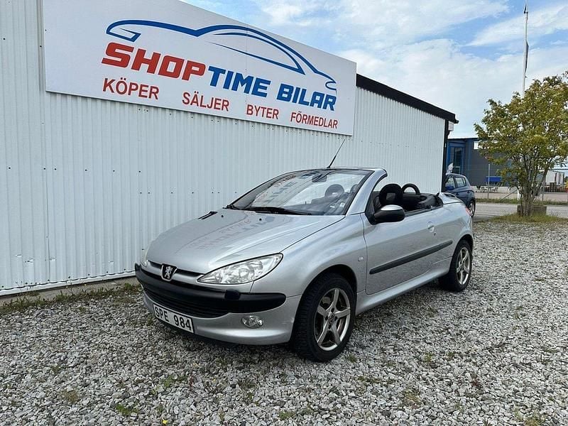 Ljusgrå (grå) Begagnad 2001 Peugeot 206 CC Cab | 34 900 kr (Dyr) - Bild 1/4
