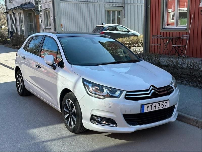 Vit Begagnad 2017 Citroën C4 Halvkombi | 125 000 kr (Dyr) - Bild 1/4