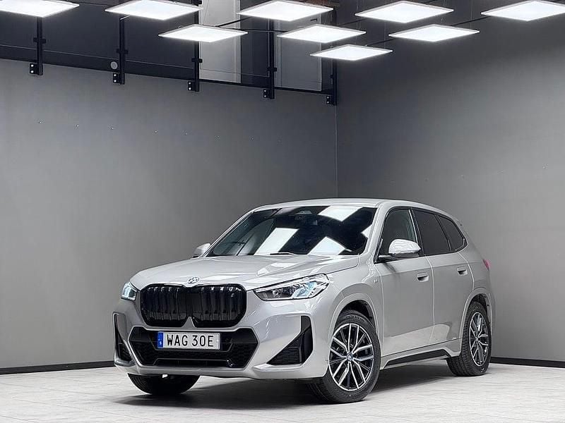 Begagnad BMW iX1 M Sport 230 kW (313 HK) 2023 Silver SUV