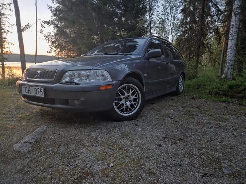 Begagnad 2002 Volvo V40 Kombi | 9 000 kr (Bra pris) - Bild 1/4