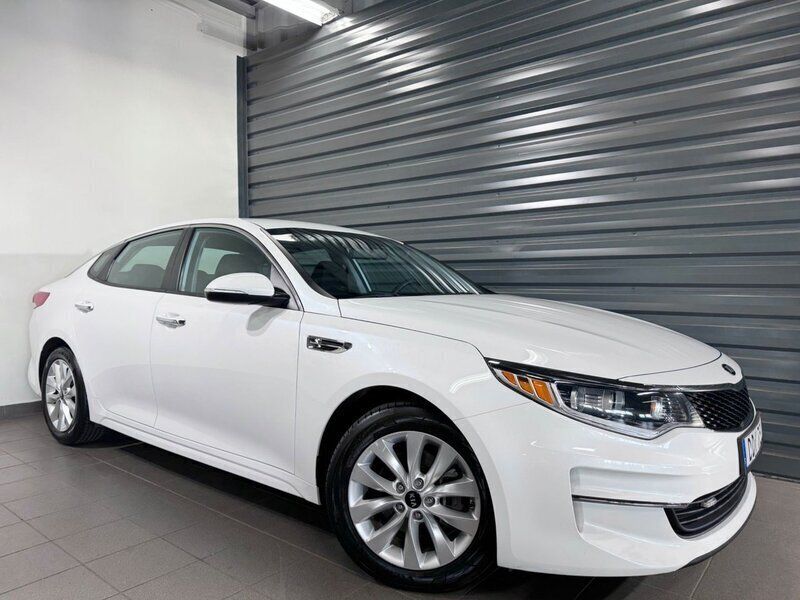 Vit Begagnad 2017 Kia Optima Sedan | 154 900 kr - Bild 1/4