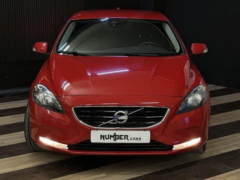 Begagnad Volvo V40 Kinetic 116 HK (85 kW) 2013 Röd Kombi