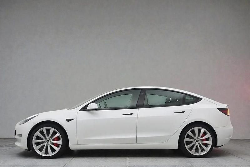 Begagnad Tesla Model 3 Performance 377 kW (513 HK) 2019 Pearl white multicoat Sedan