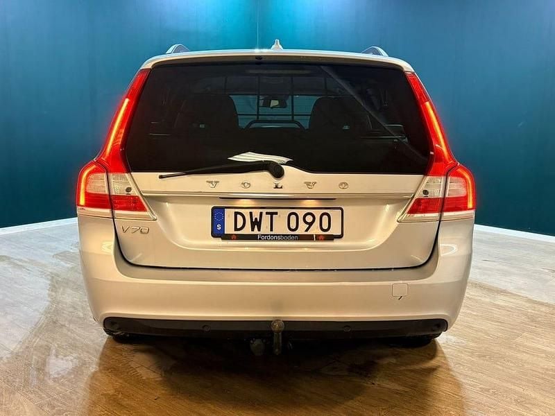 Begagnad Volvo V70 Kinetic 180 HK (132 kW) 2014 Silver Kombi