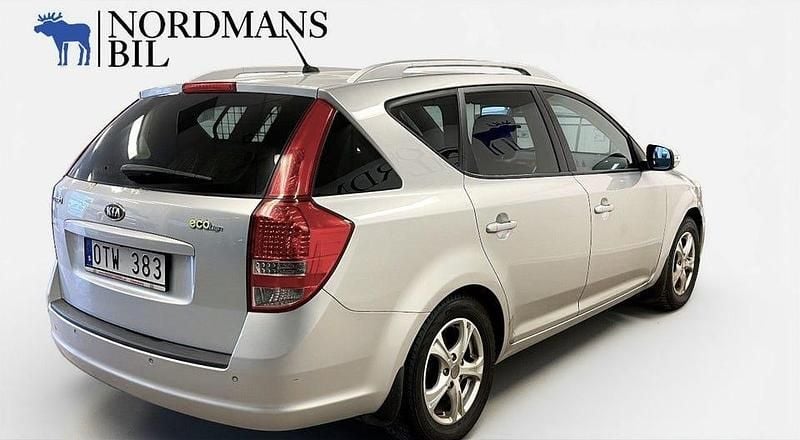 Begagnad Kia Ceed Sportswagon 128 HK (94 kW) 2011 Silver Kombi