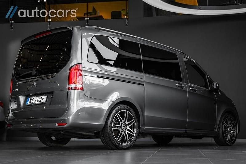Begagnad Mercedes V220 AMG 163 HK (119 kW) 2023 Grå Minibuss