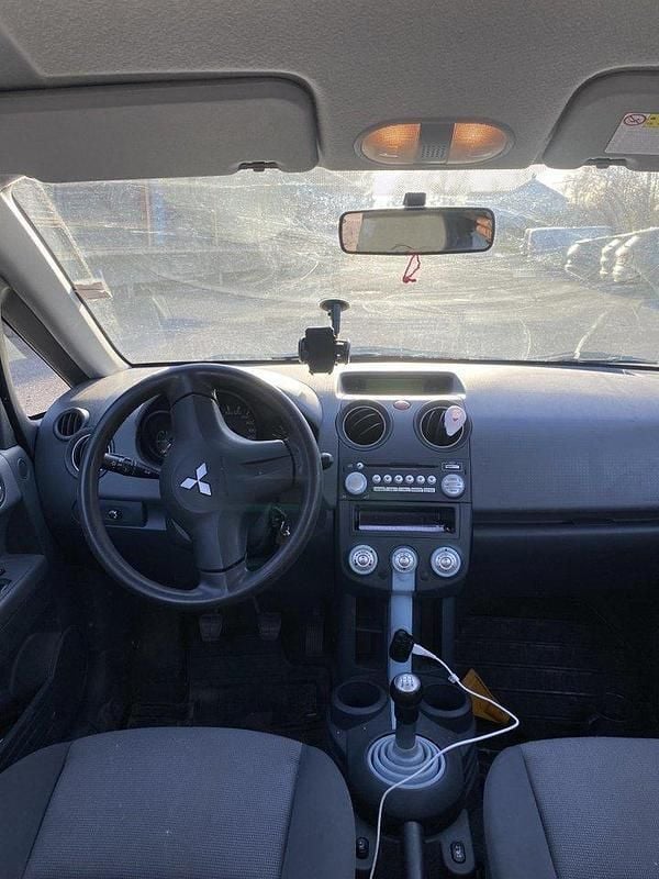 Silver Begagnad 2007 Mitsubishi Colt Halvkombi | 27 000 kr (Marknadspris) - Bild 1/4