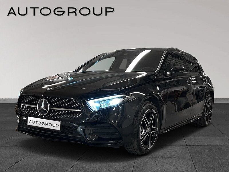 Svart Begagnad 2022 Mercedes A250 AMG Halvkombi | 329 000 kr (Marknadspris) - Bild 1/4