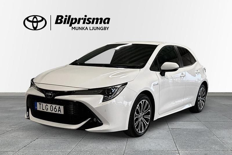 Begagnad Toyota Corolla Hybrid Style 124 HK (91 kW) 2020 Vit Halvkombi