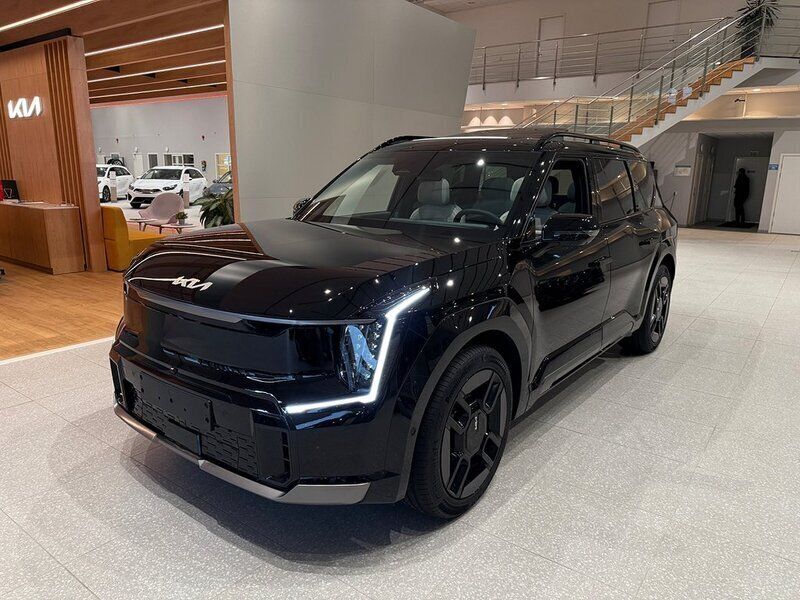 Svart Ny 2024 Kia EV9 3 SUV | 826 068 kr (Marknadspris) - Bild 1/4