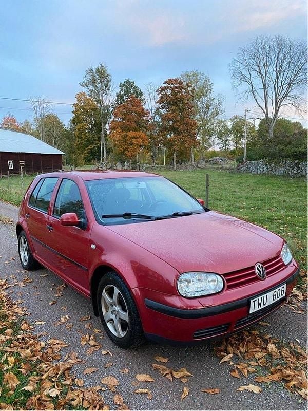Röd Begagnad 2003 VW Golf IV Basis Halvkombi | 15 000 kr (Marknadspris) - Bild 1/4