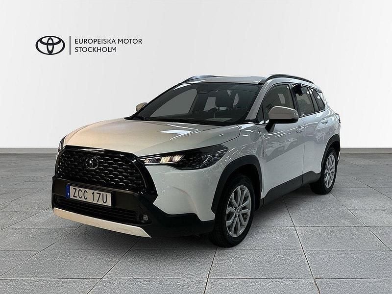 Vit Begagnad 2024 Toyota Corolla Cross Active SUV | 369 900 kr (Marknadspris) - Bild 1/4
