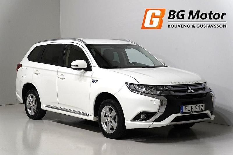 Vit Begagnad 2017 Mitsubishi Outlander P-HEV SUV | 149 800 kr (Bra pris) - Bild 1/4