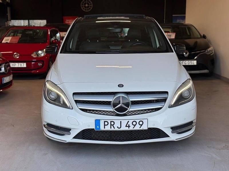 Begagnad Mercedes B220 184 HK (135 kW) 2014 Vit Minibuss