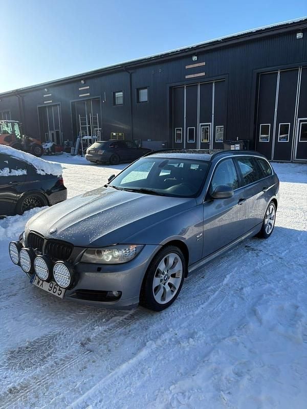 Begagnad BMW 330 245 HK (180 kW) 2011 Kombi