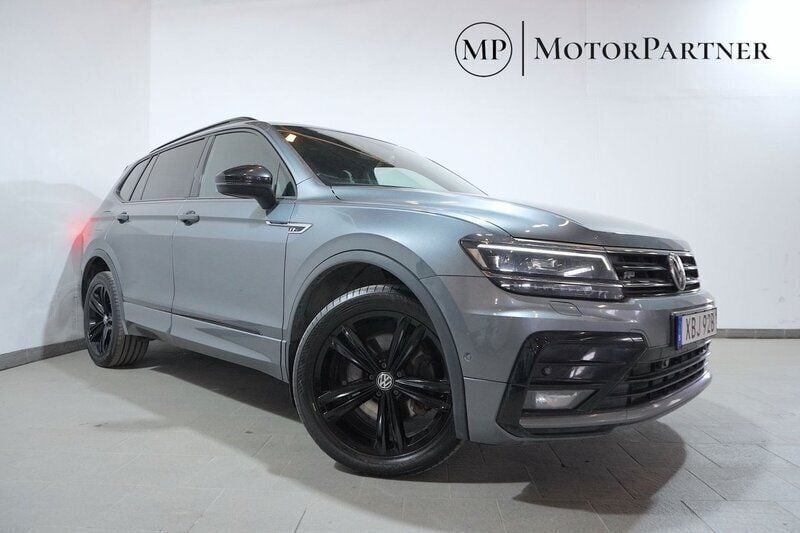 Mörkgrå Begagnad 2020 VW Tiguan Allspace R-line SUV | 229 900 kr (Bra pris) - Bild 1/4
