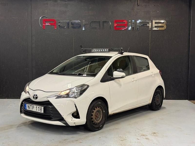 Vit Begagnad 2020 Toyota Yaris Multidrive S Halvkombi | 45 000 kr (Marknadspris) - Bild 1/4