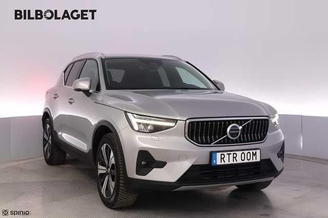 Silver Begagnad 2022 Volvo XC40 Plus SUV | 429 800 kr (Marknadspris) - Bild 1/4