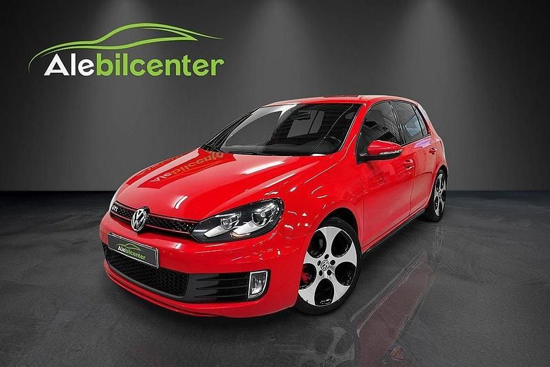 Röd Begagnad 2009 VW Golf VI GTI Halvkombi | 124 900 kr (Dyr) - Bild 1/4