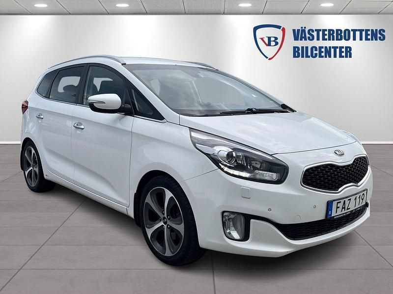Vit Begagnad 2015 Kia Carens Minibuss | 97 000 kr (Marknadspris) - Bild 1/4