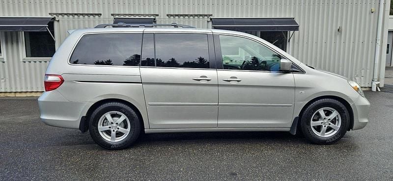 Silver Begagnad 2006 Honda Odyssey Minibuss | 96 000 kr - Bild 1/4