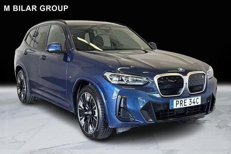 Blå Begagnad 2024 BMW iX3 Shadowline SUV | 559 000 kr (Superpris) - Bild 1/4