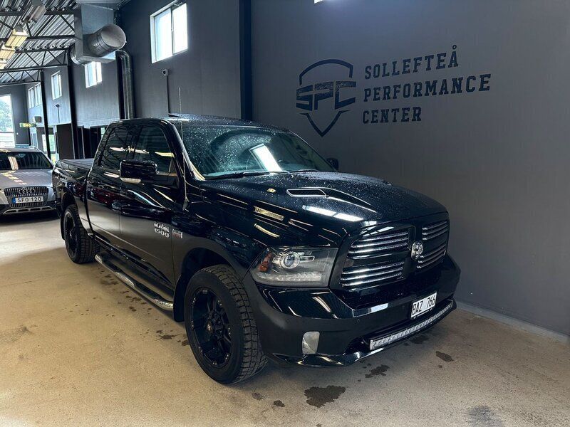 Svart Begagnad 2014 Dodge Ram Pickup | 339 900 kr (Lite dyr) - Bild 1/4